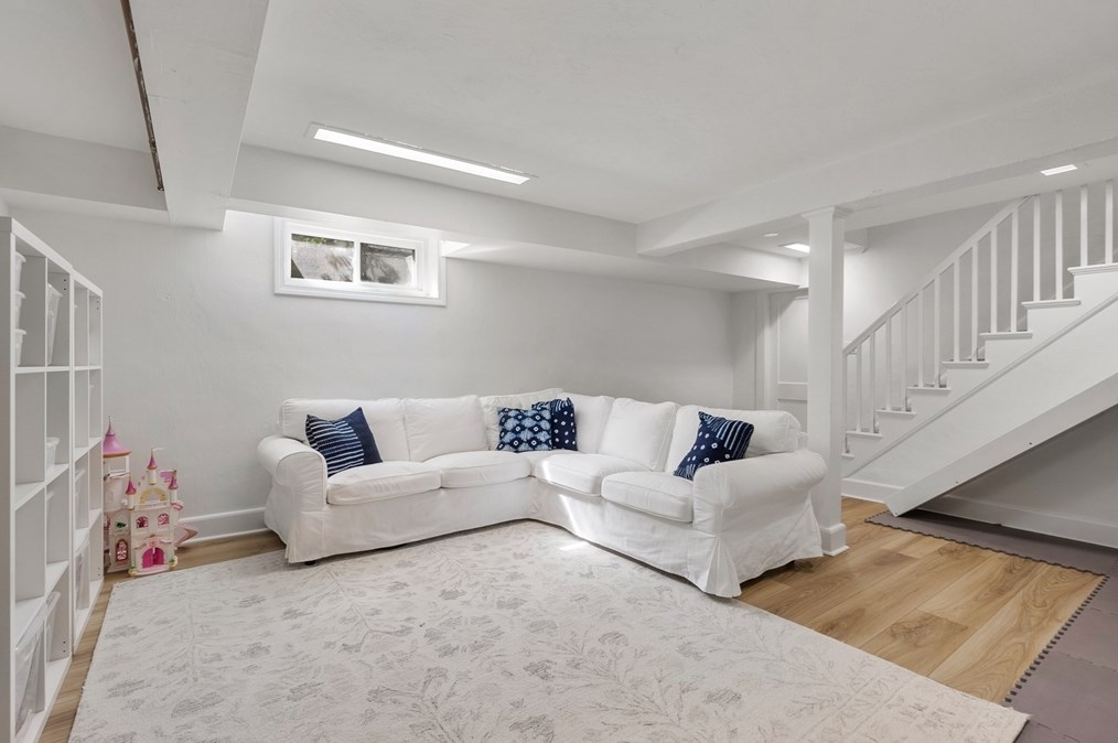 18 Sheldon Rd, Newton MA  02459-2738 exterior