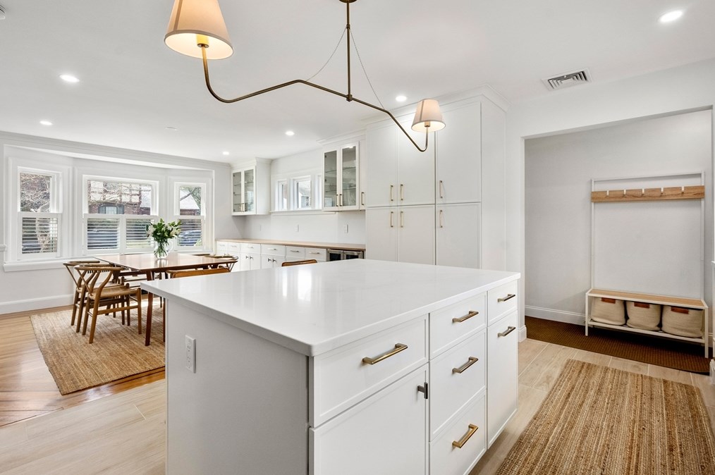 18 Sheldon Rd, Newton MA  02459-2738 exterior