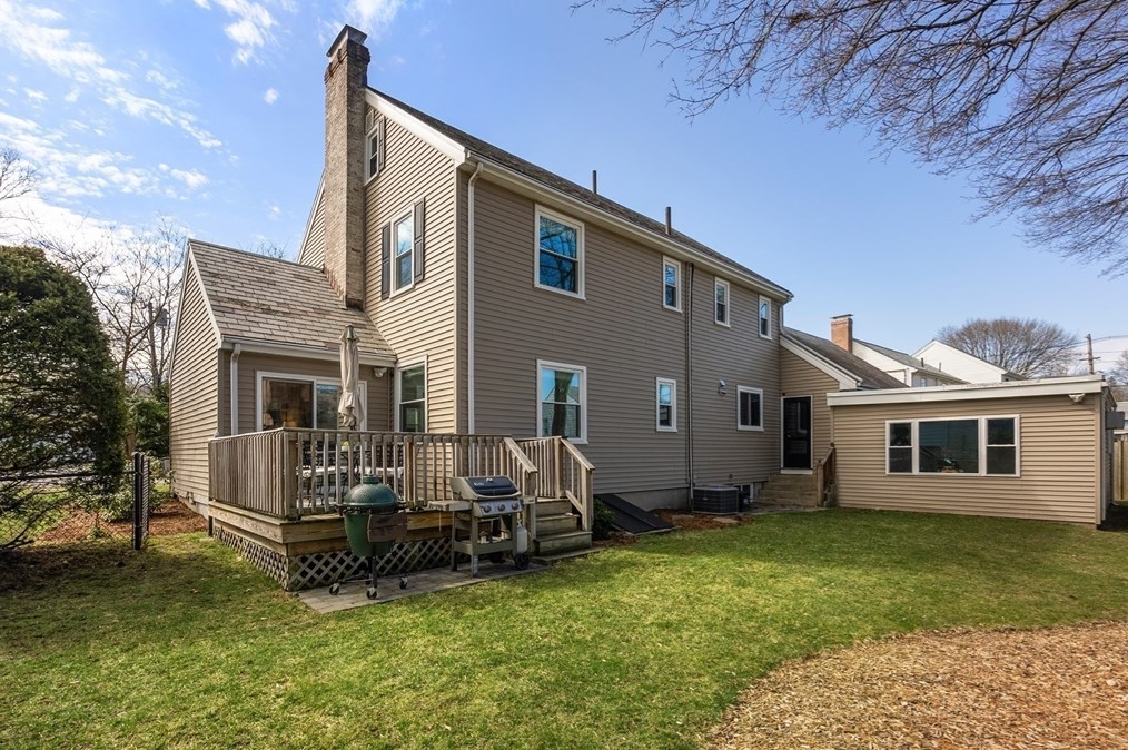 18 Sheldon Rd, Newton MA  02459-2738 exterior