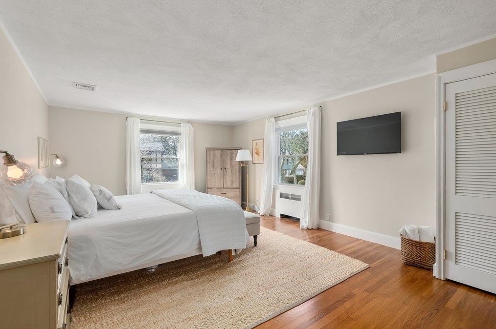 18 Sheldon Rd, Newton MA  02459-2738 exterior