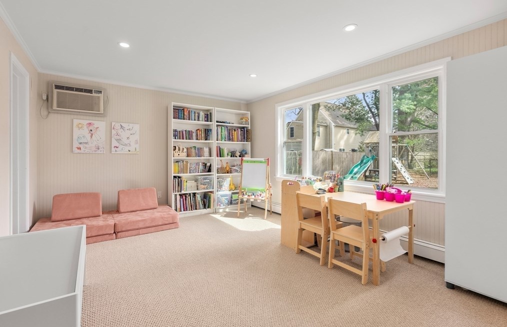 18 Sheldon Rd, Newton MA  02459-2738 exterior