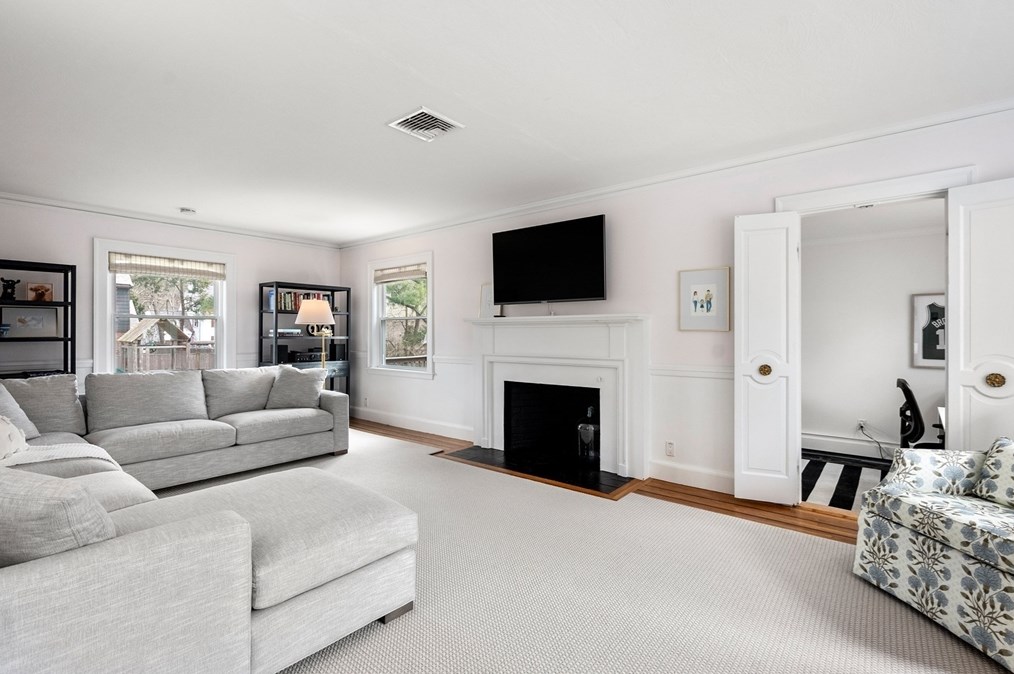 18 Sheldon Rd, Newton MA  02459-2738 exterior