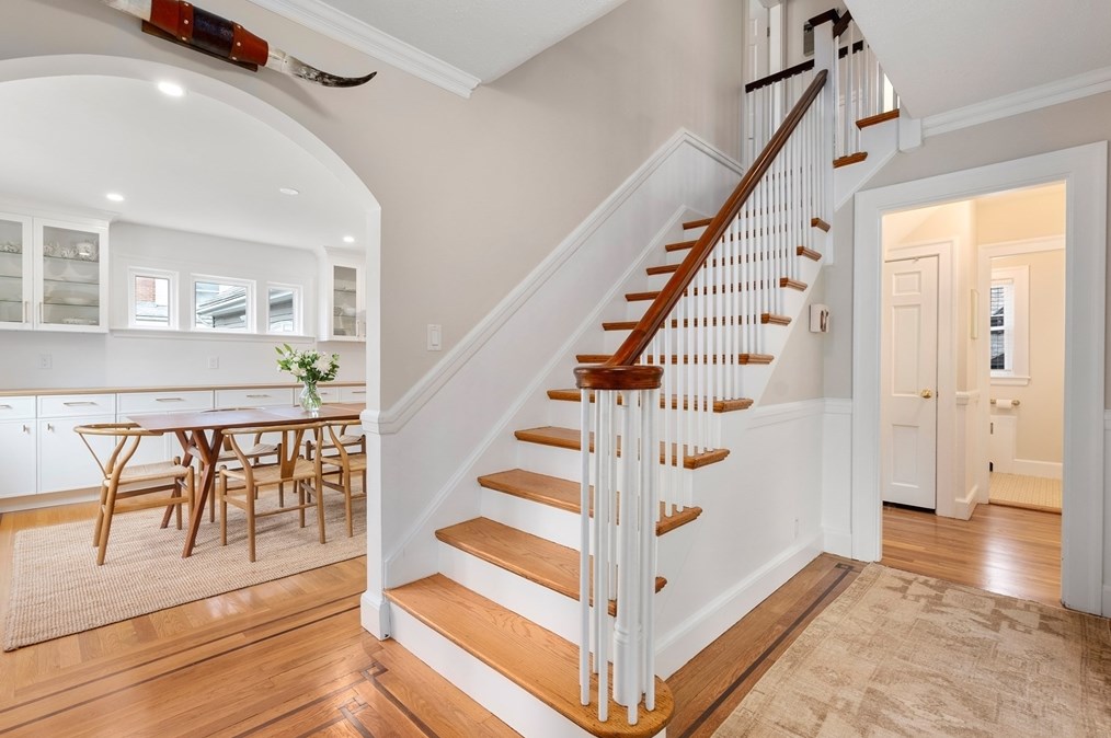 18 Sheldon Rd, Newton MA  02459-2738 exterior