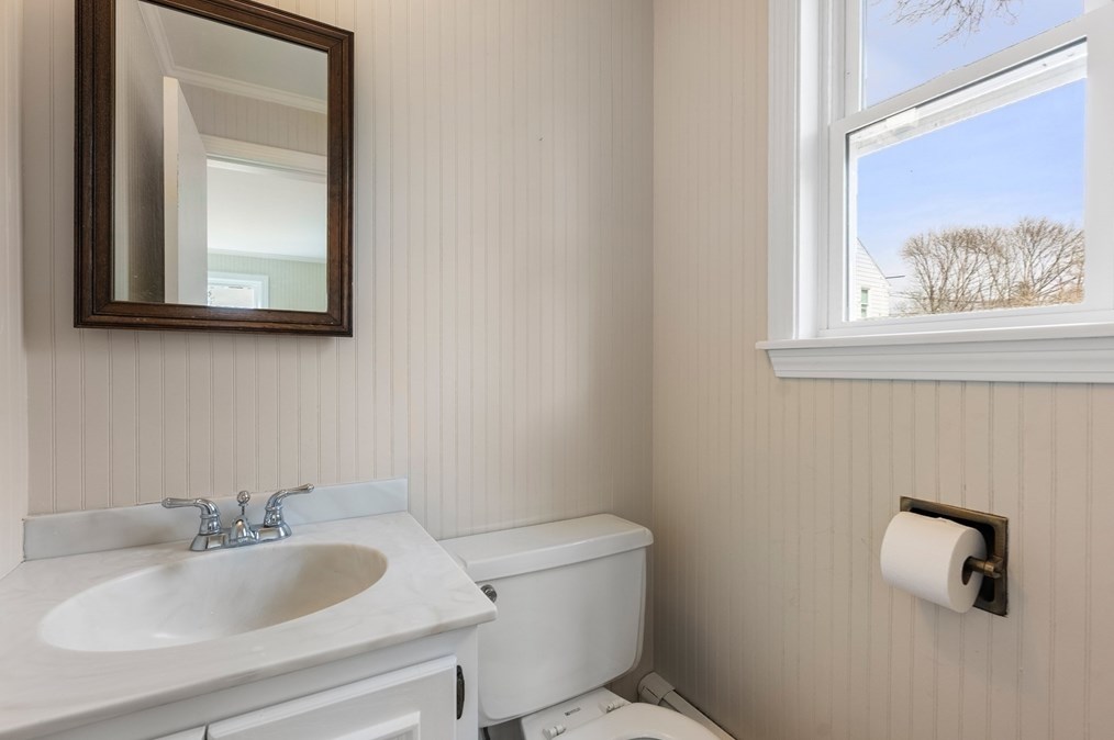 18 Sheldon Rd, Newton MA  02459-2738 exterior