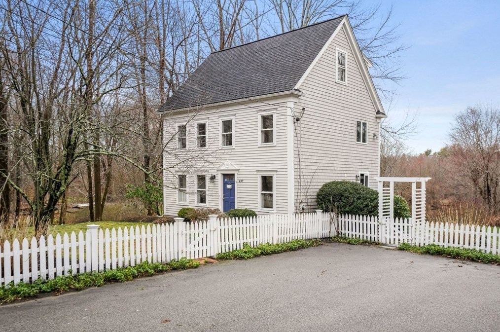 493 Beechwood St, Cohasset MA  02025-1528 exterior