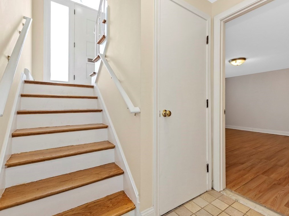 109 Milton St, Waltham MA  02453-1608 exterior