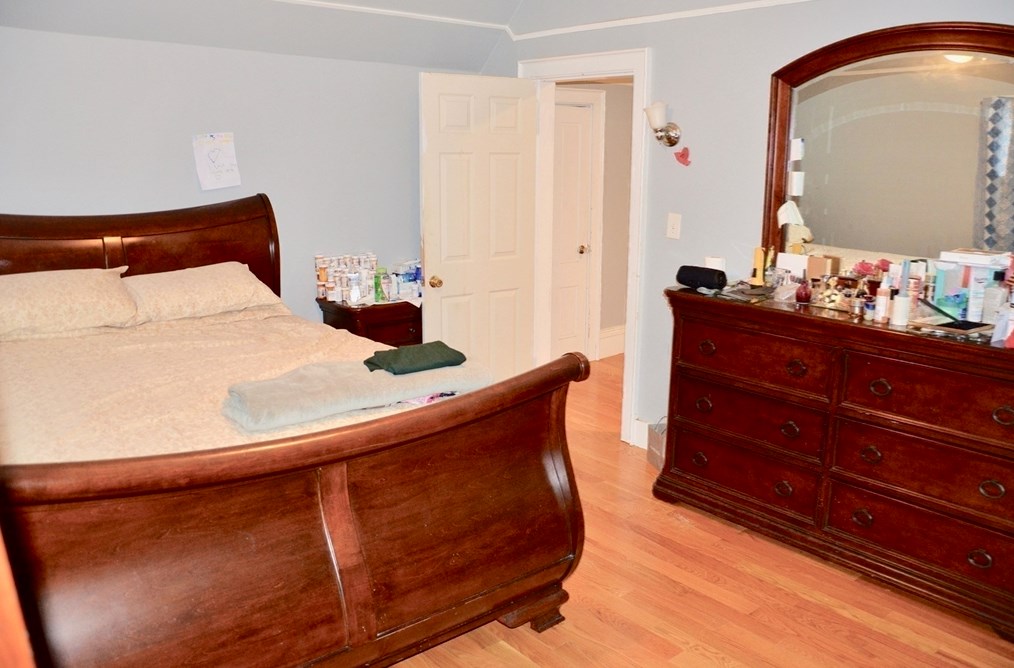 25 Acorn St, Malden MA 02148-7624 exterior