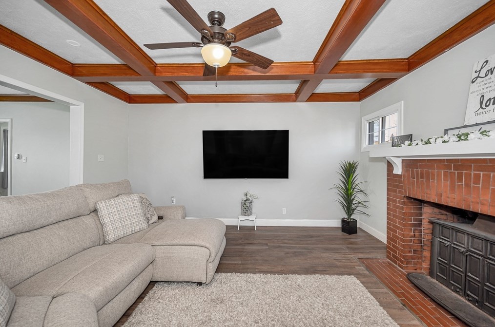 111 Lowell St, Methuen MA 01844-6824 exterior