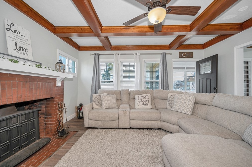 111 Lowell St, Methuen MA 01844-6824 exterior