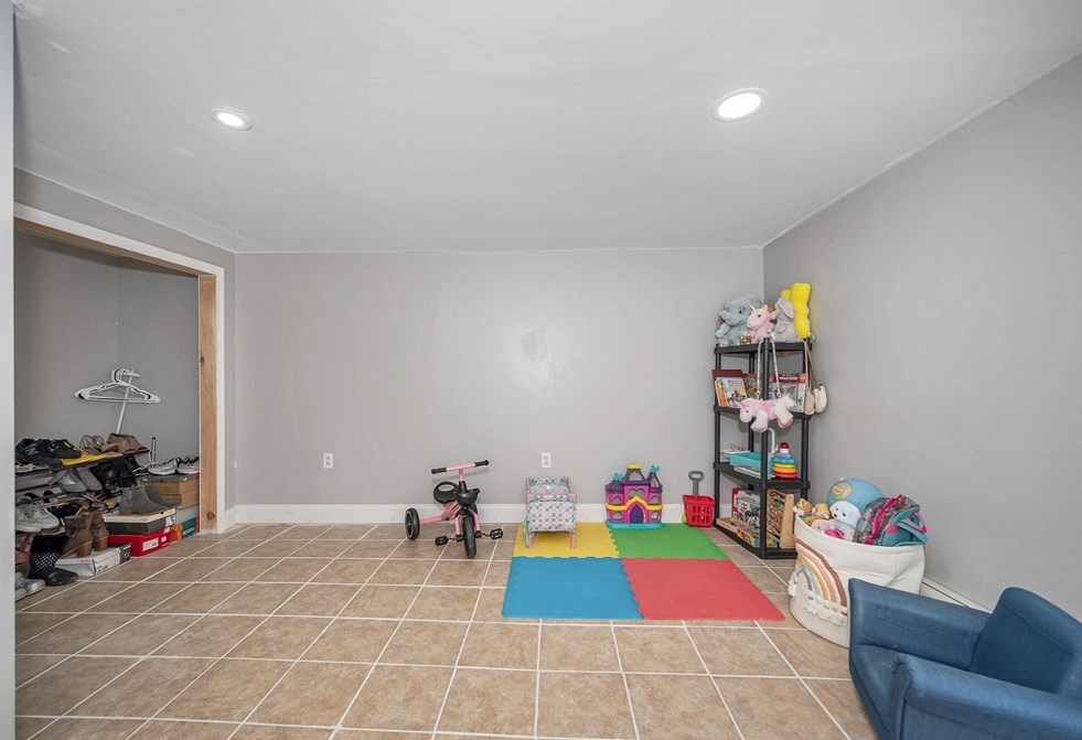 111 Lowell St, Methuen MA 01844-6824 exterior