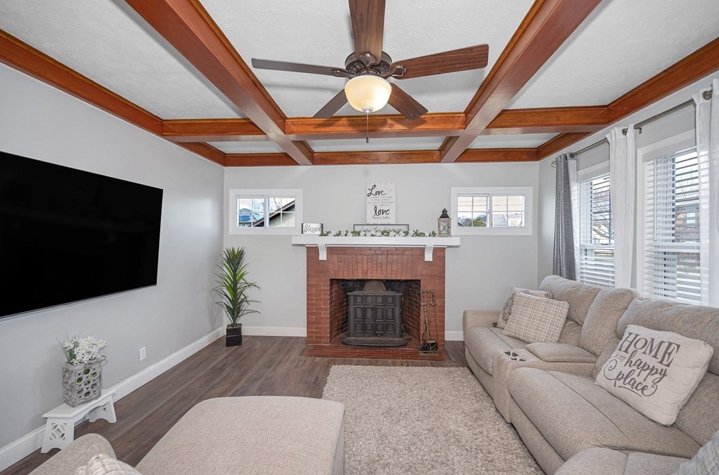 111 Lowell St, Methuen MA 01844-6824 exterior