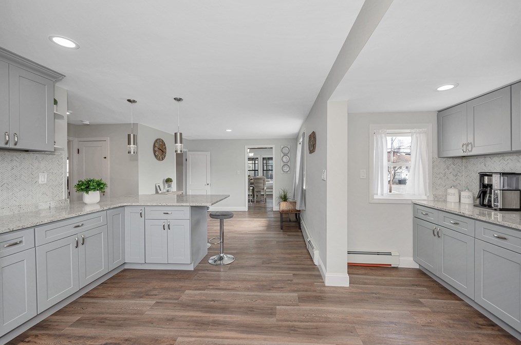 111 Lowell St, Methuen, MA 01844-3660