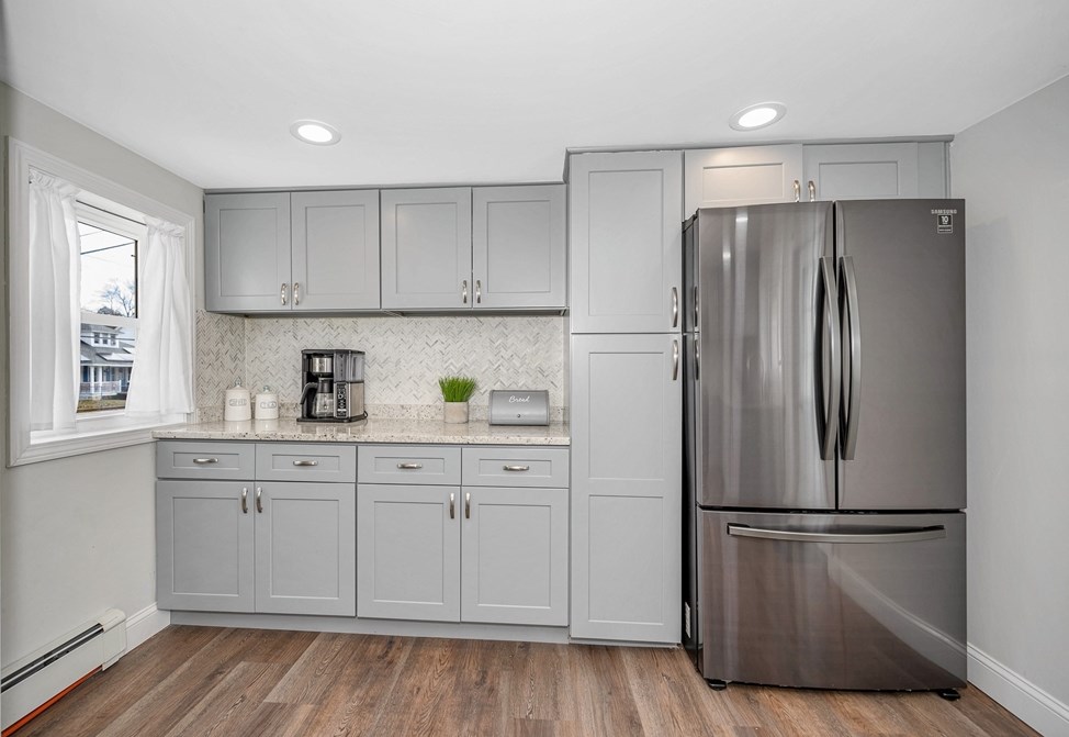 111 Lowell St, Methuen MA 01844-6824 exterior