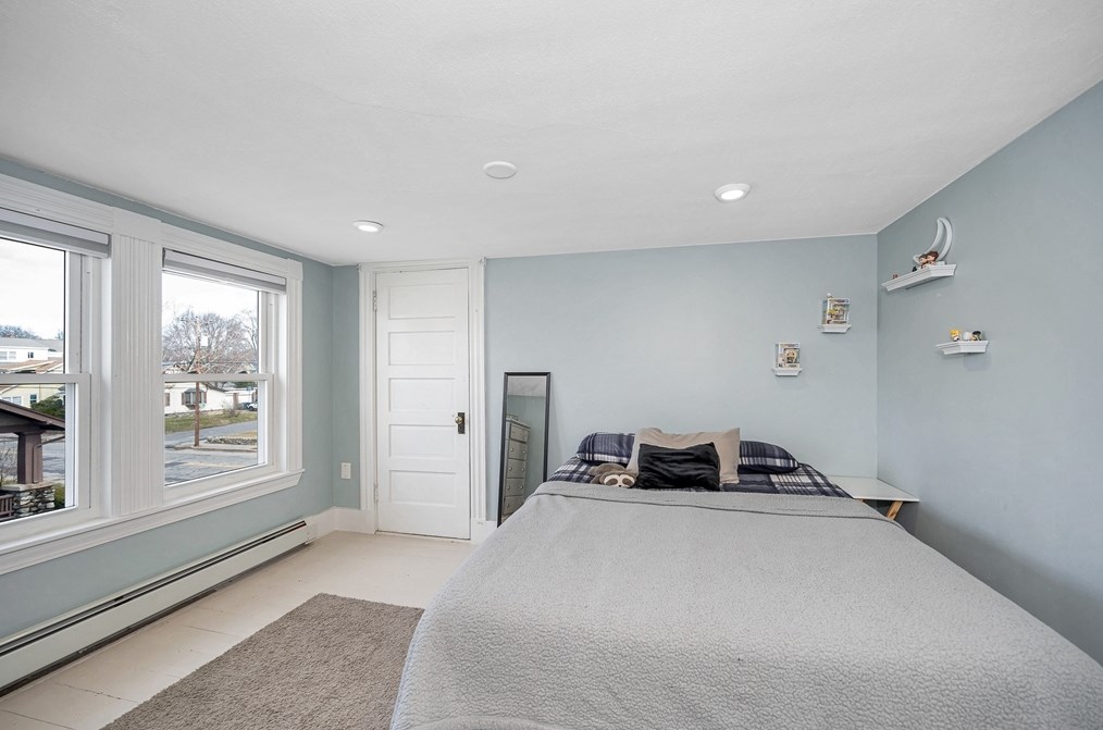 111 Lowell St, Methuen MA 01844-6824 exterior