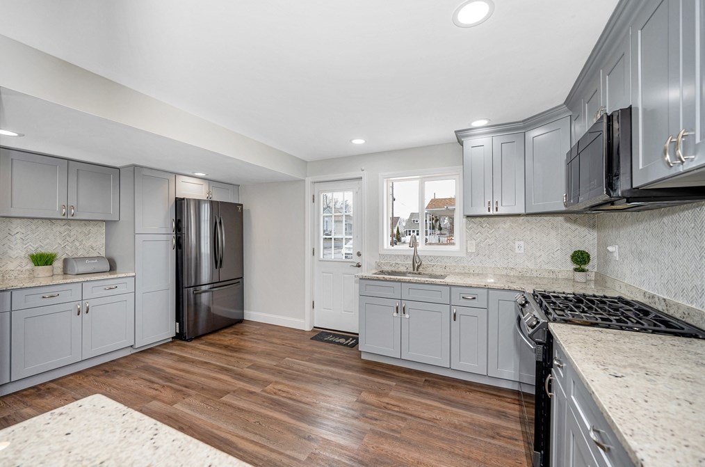 111 Lowell St, Methuen MA 01844-6824 exterior