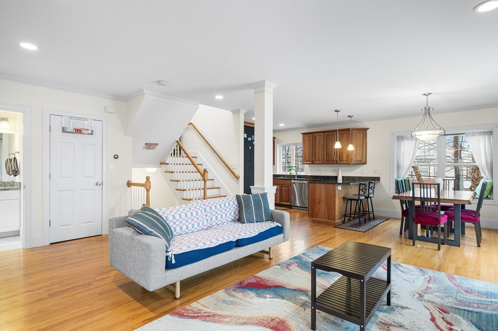 75 South St, Waltham, MA 02453-3533