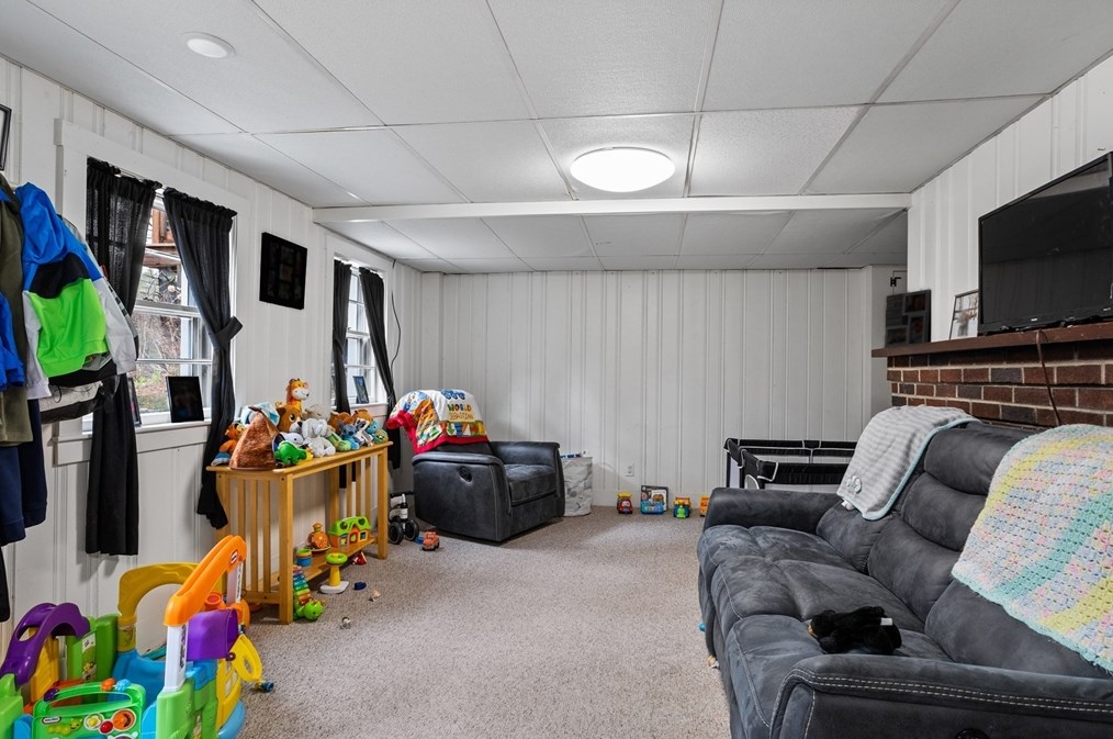 481 Cross St, Carlisle MA  01741-1593 exterior