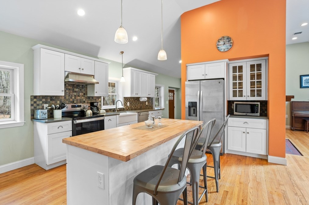 481 Cross St, Carlisle MA  01741-1593 exterior