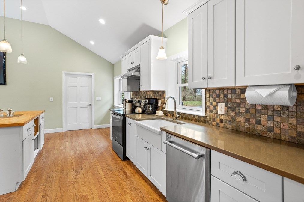 481 Cross St, Carlisle MA  01741-1593 exterior