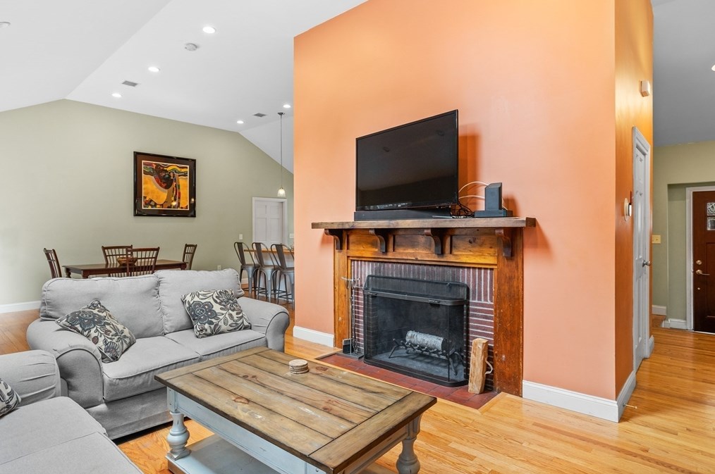 481 Cross St, Carlisle MA  01741-1593 exterior