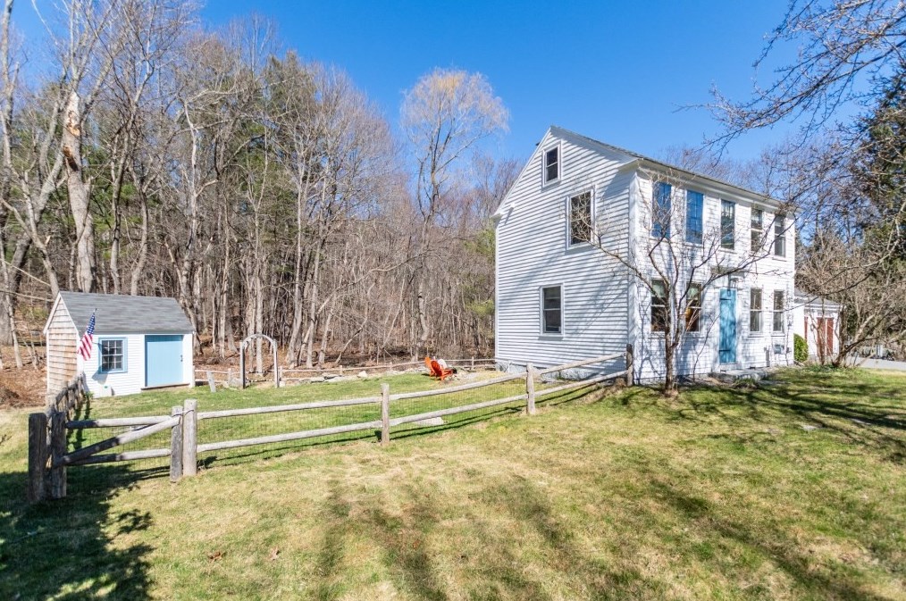 107 Harvard Rd, Stow, MA 01775