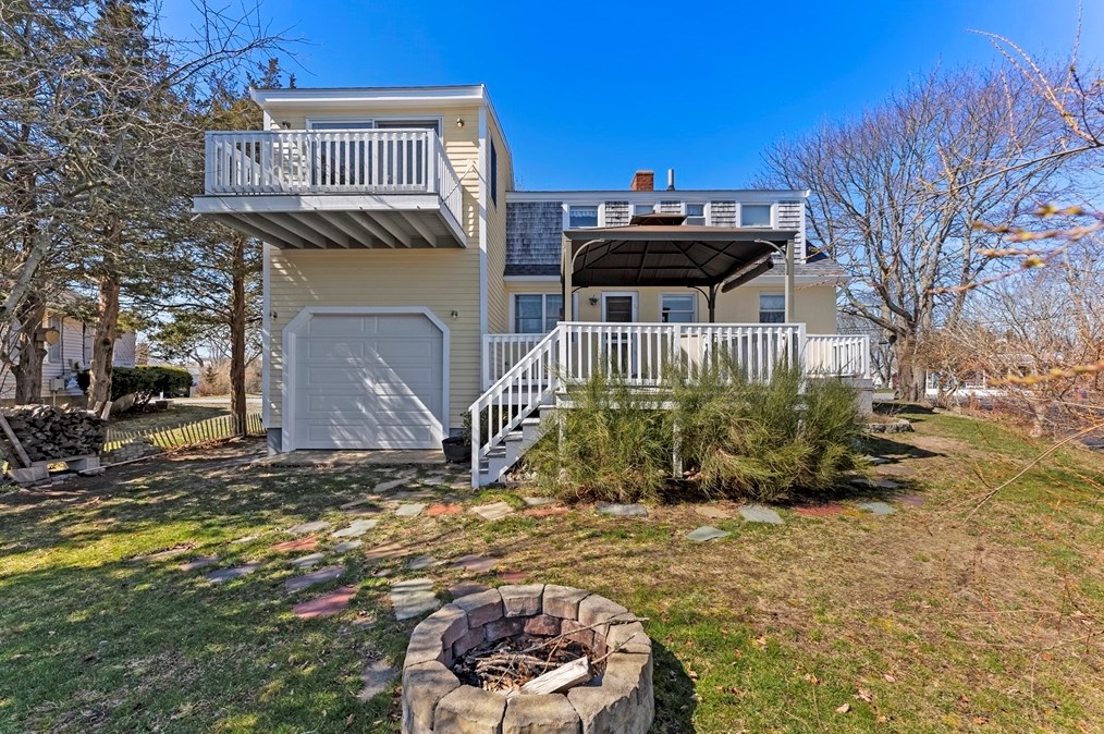 2 Bay Dr, Bourne MA  02532-3408 exterior