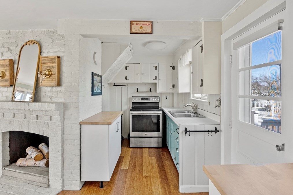 2 Bay Dr, Bourne MA  02532-3408 exterior