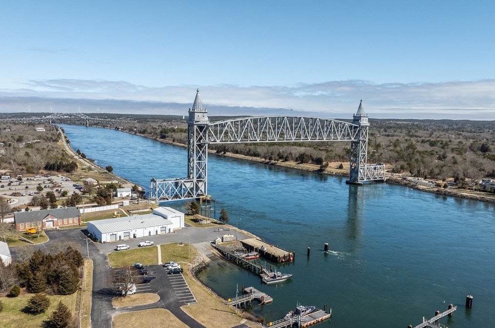 2 Bay Dr, Bourne MA  02532-3408 exterior