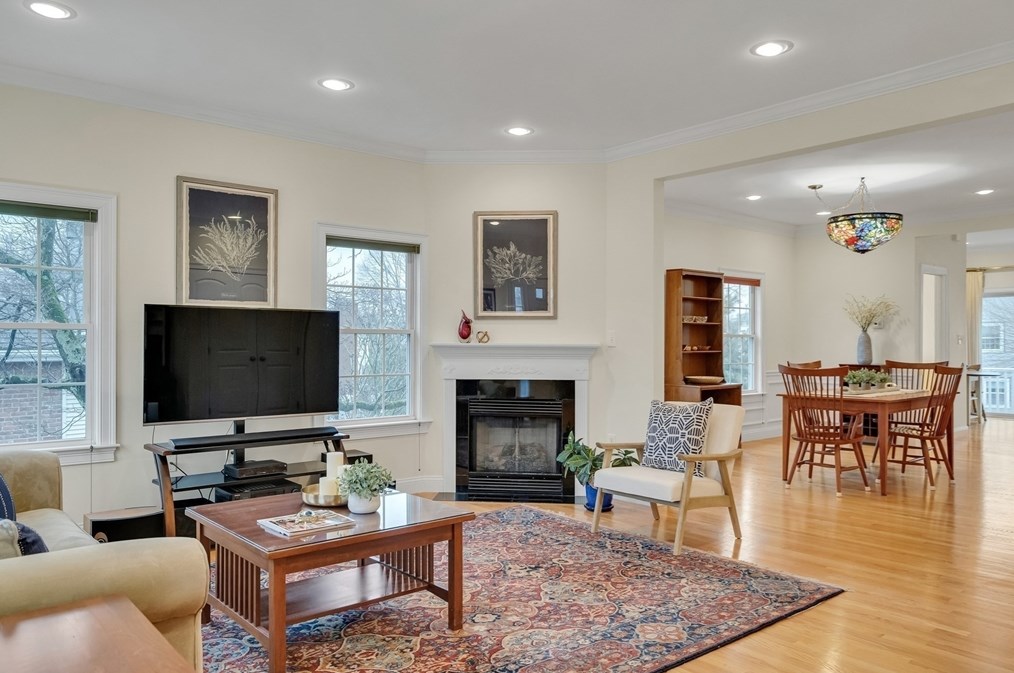 49 Bridge St, Newton, MA 02458-1103