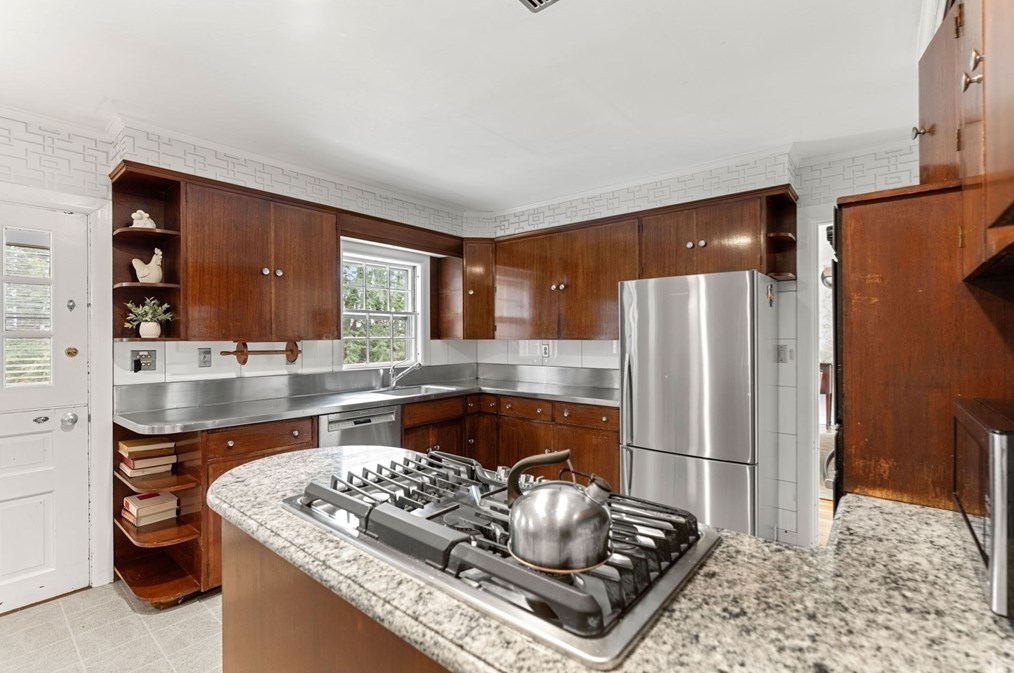 240 Clark Rd, Lowell MA 01852-3124 exterior