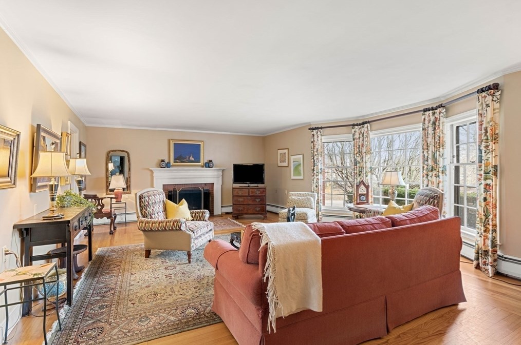 240 Clark Rd, Lowell MA 01852-3124 exterior