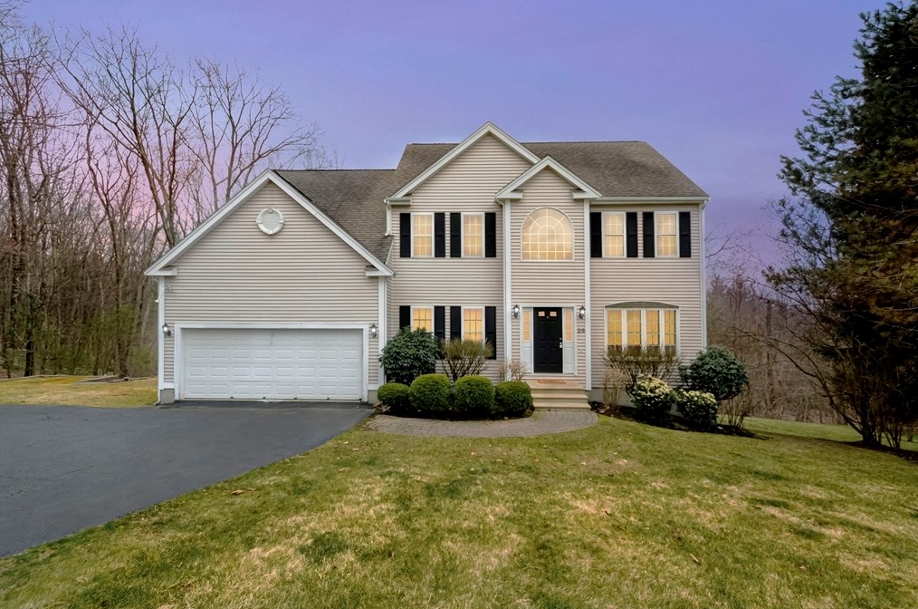 26 Glen Rd, Hopkinton, MA 01748-2345