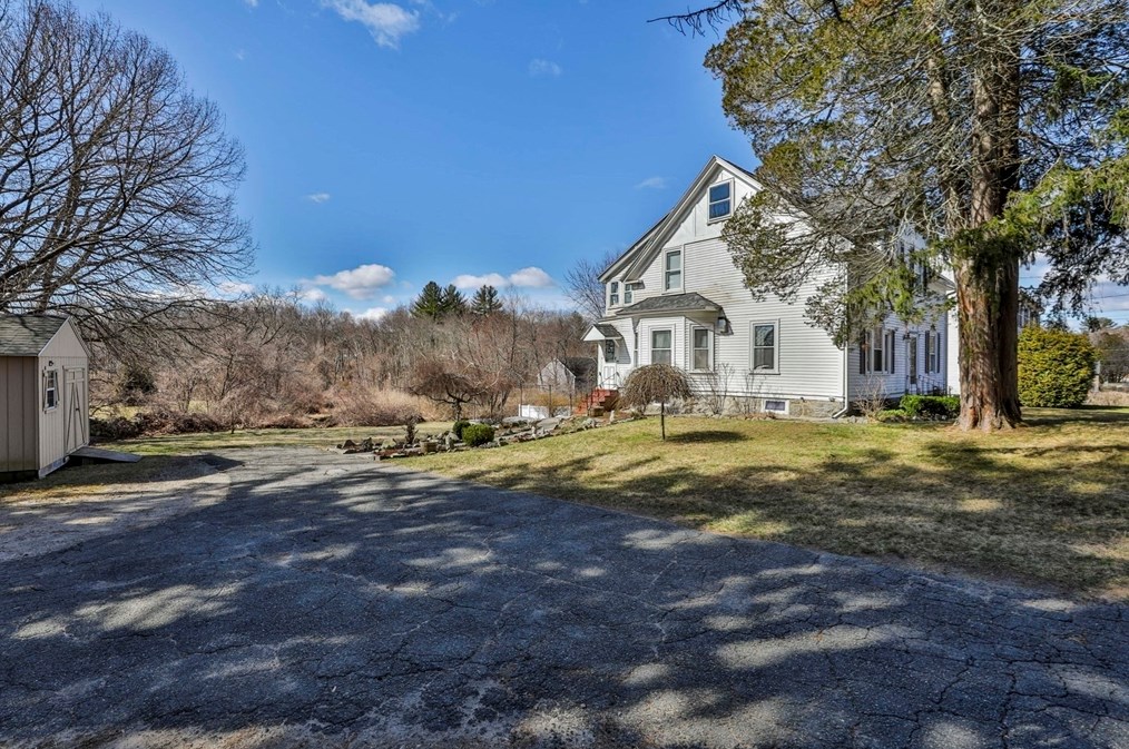 8 Tyler St, Methuen, MA 01844 exterior