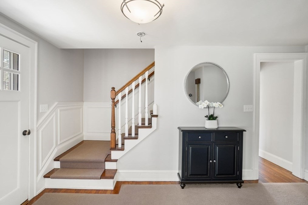 4 High Ledge Ave, Wellesley, MA 02482-2241