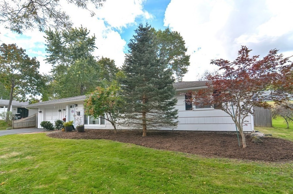 3 Ballydrain Rd, Framingham, MA 01701 exterior
