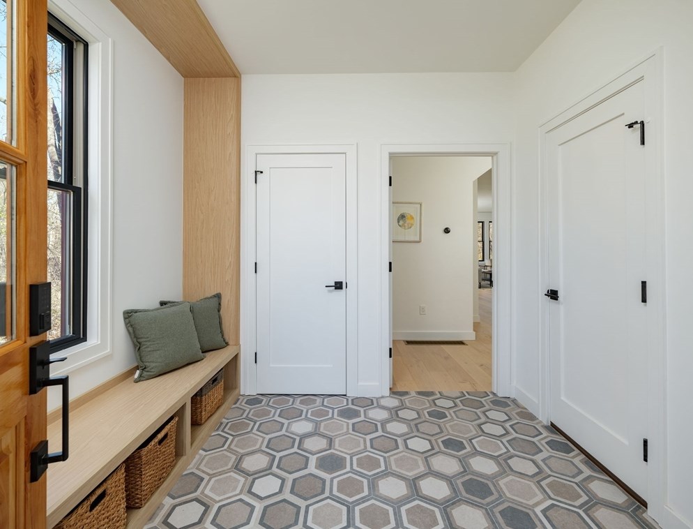 123 Nokomis Rd, Hingham MA  02043-1135 exterior