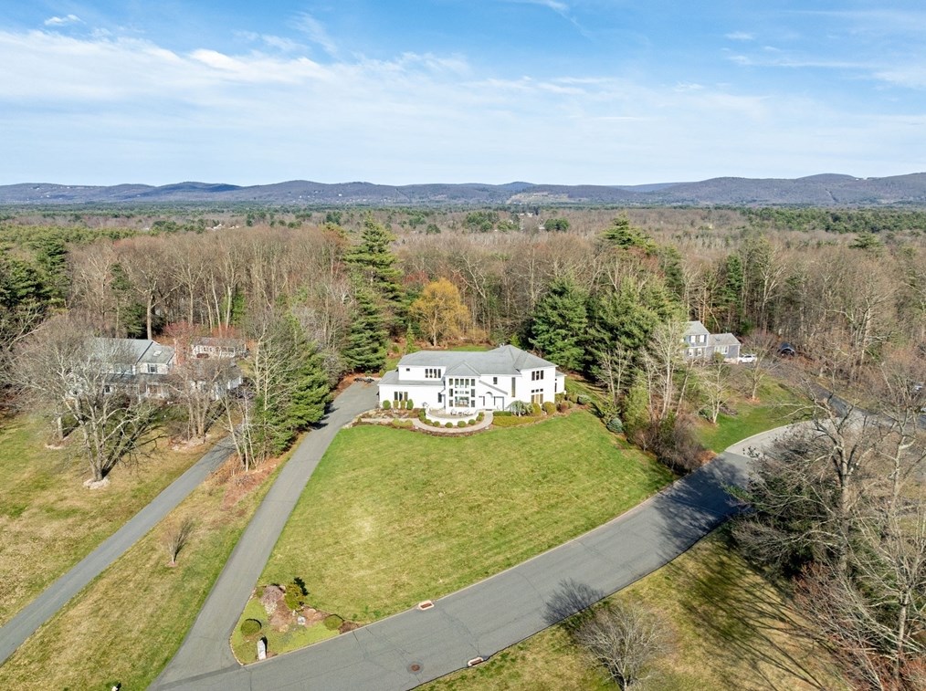 139 Glynn Farms Dr, East Longmeadow, MA 01028-2522