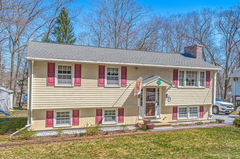 312 Primrose Hill Rd, Dracut, MA 01826