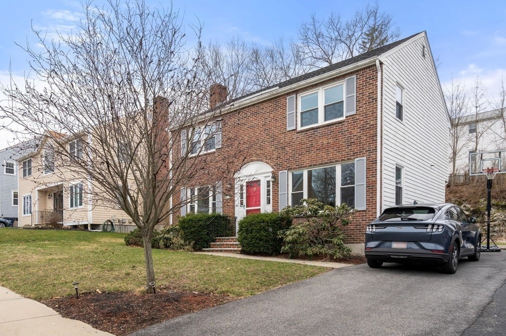 3 Loyola Cir, Boston MA  02132 exterior