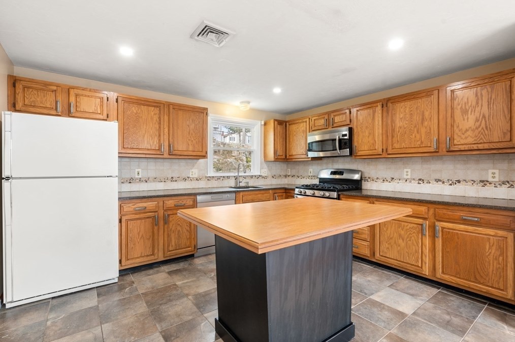 3 Loyola Cir, Boston MA  02132 exterior