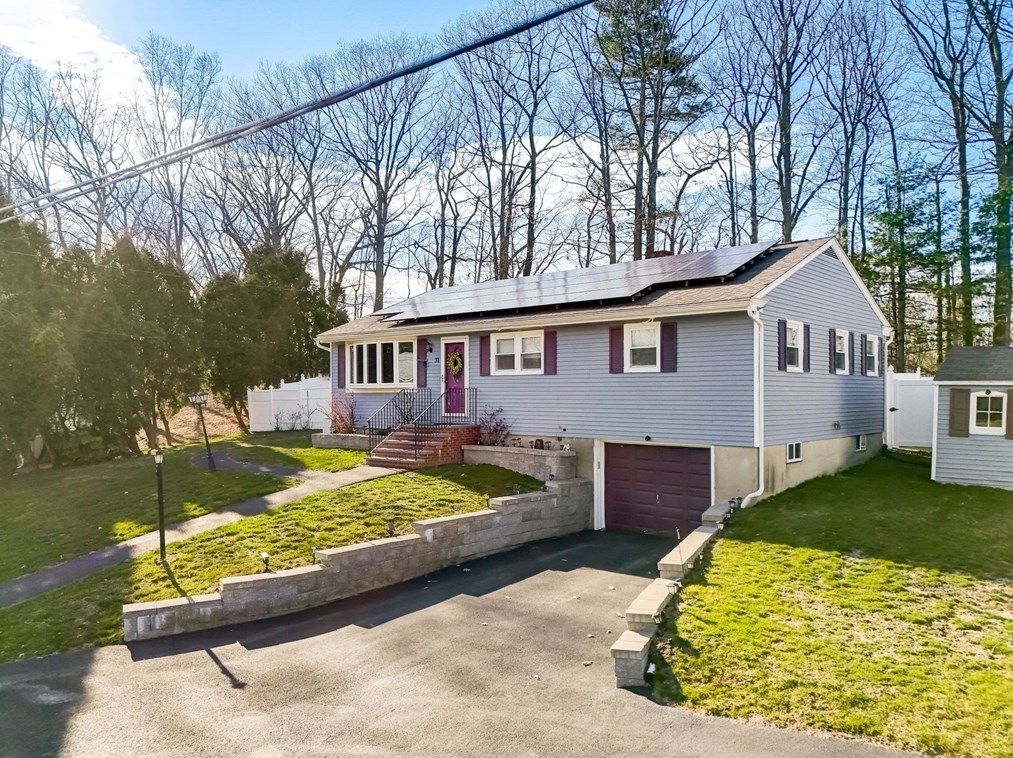 31 Cochrane Cir, Methuen MA  01844-3111 exterior