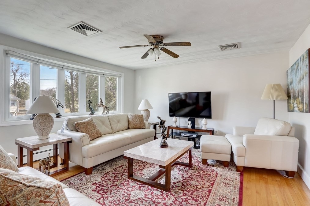 31 Cochrane Cir, Methuen MA  01844-3111 exterior