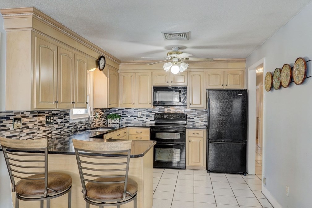 31 Cochrane Cir, Methuen MA  01844-3111 exterior