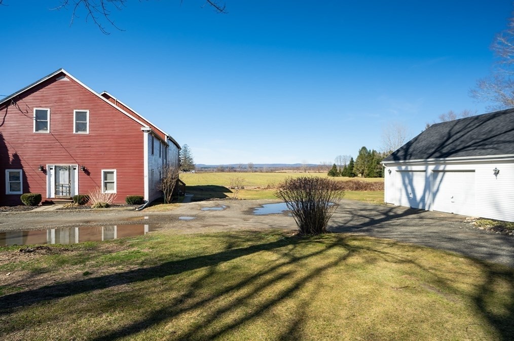 25 St, Hadley MA 01035-9502 exterior