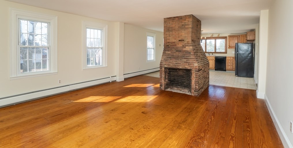 25 St, Hadley MA 01035-9502 exterior