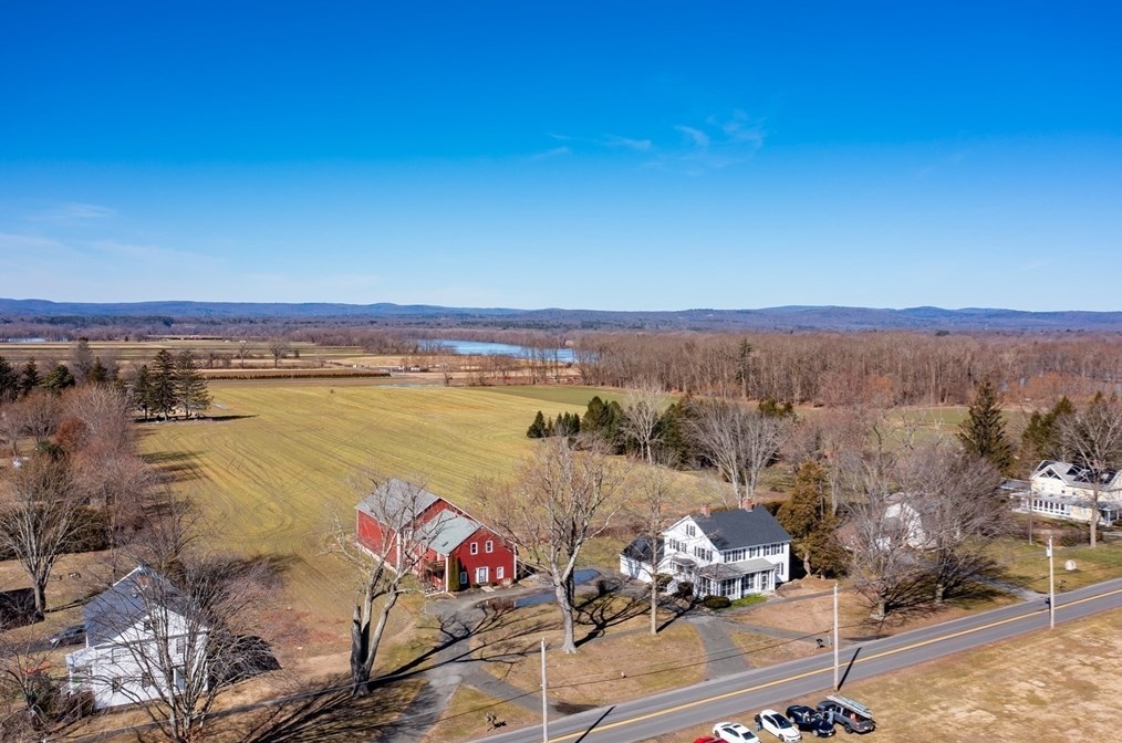 25 St, Hadley MA 01035-9502 exterior