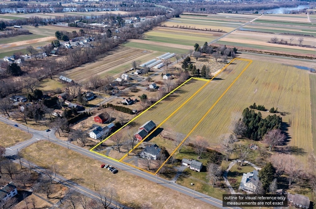 25 St, Hadley MA 01035-9502 exterior