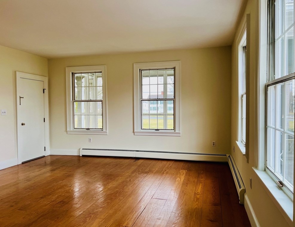 25 St, Hadley MA 01035-9502 exterior