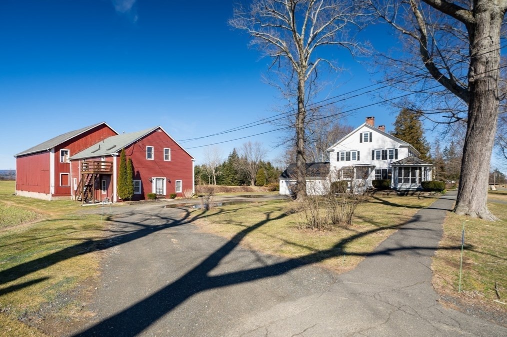 25 St, Hadley MA 01035-9502 exterior