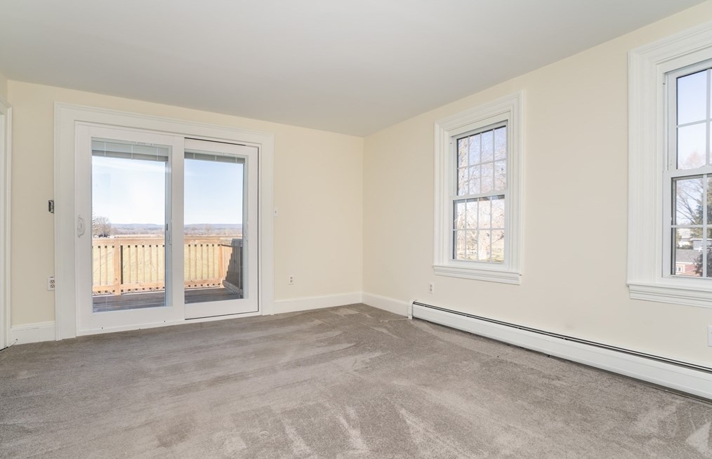 25 St, Hadley MA 01035-9502 exterior